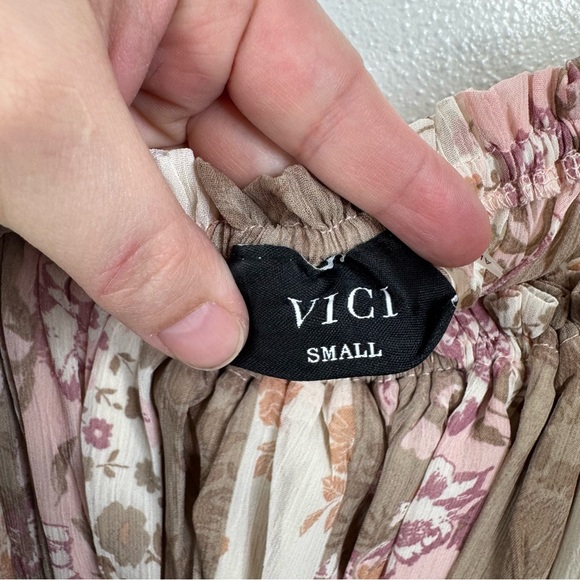 Vici Floral Smocked Waist Maxi Dress Size Medium - Picture 5 of 8